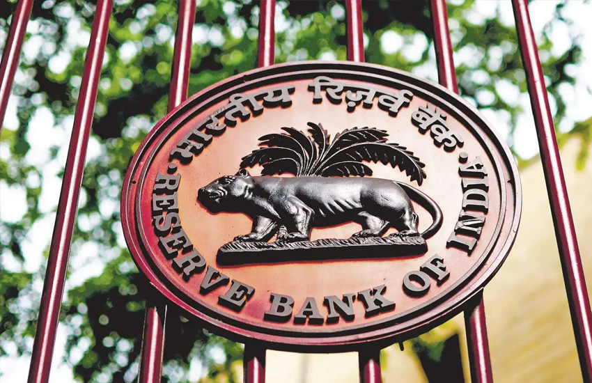 Regulatory Action: RBI Penalizes 4 Co-operative Banks, Cancels License of 1