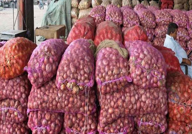 Indonesia Seeks 900,000 Tons of Onions from India Amid Export Ban