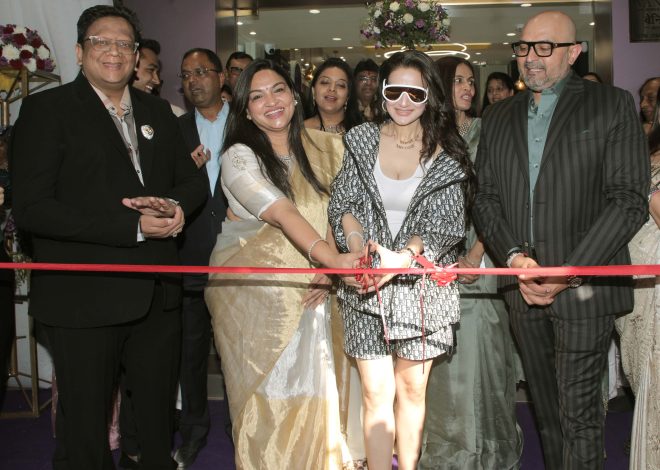 Actress Ameesha Patel Inaugurated the First Flagship Store of Vanior Jewels in Mumbai