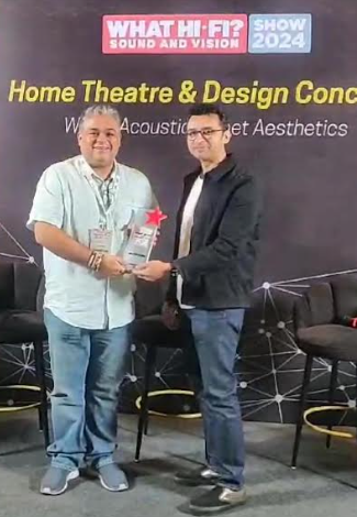 Formovie Theatre Projection Device On A Fresnel Screen Wins Best Display Award in Mumbai